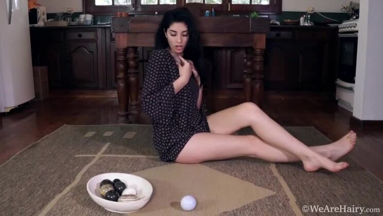 Brunette Ornella Solo with Stones