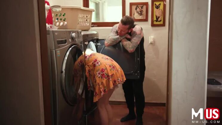 [ModelMediaUS] - Brunette Bombshell Izzy Lush - Izzy Lush