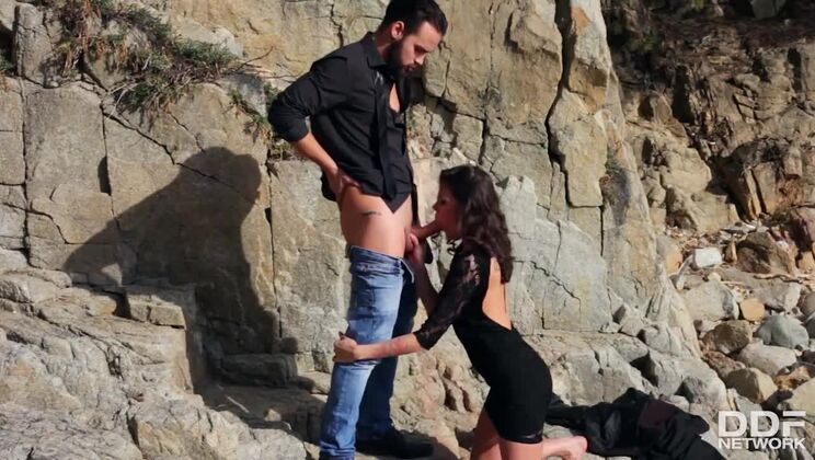 Verona Sky In High Heels Gives Blowjob On Beach