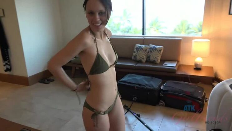 Footjob Fun with Tattooed Jade Nile