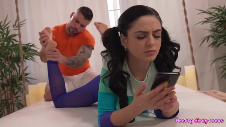 [PrettyDirtyTeens] - Gentle Massage Turns into Deep Passion for Mia Trejsi