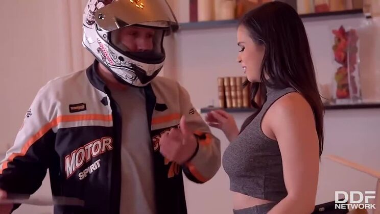 [DDFNetwork] - Delivery Guy Gets Office Facial With Stockings - Alyssa Reece