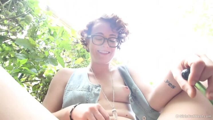 Rosie's Backyard POV Squirt Show