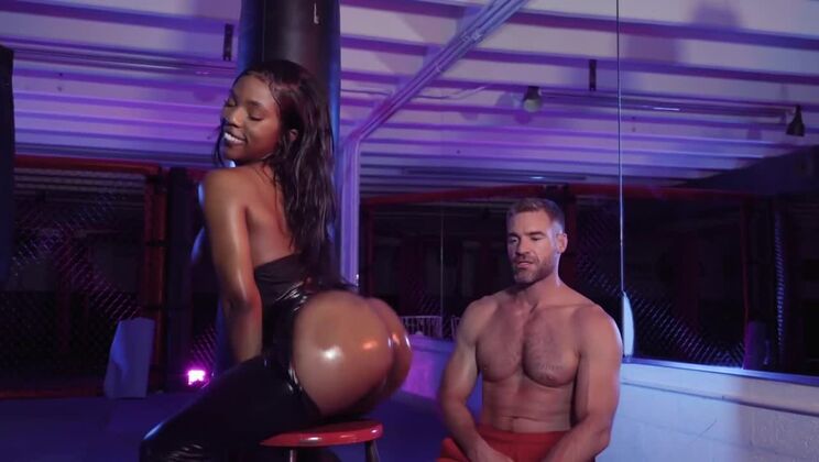 [Flixxx] - Boxing Fetish with Ebony Siren Sarah Banks / 21.11.2018 - Sarah Banks