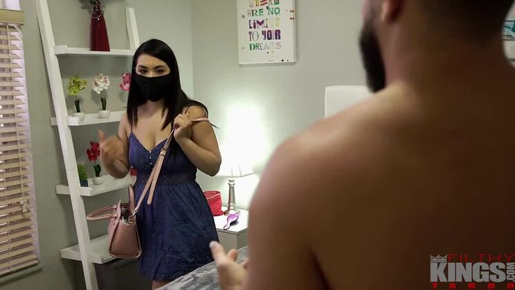 Mina Moon Makes Us Go Wild in Quarters