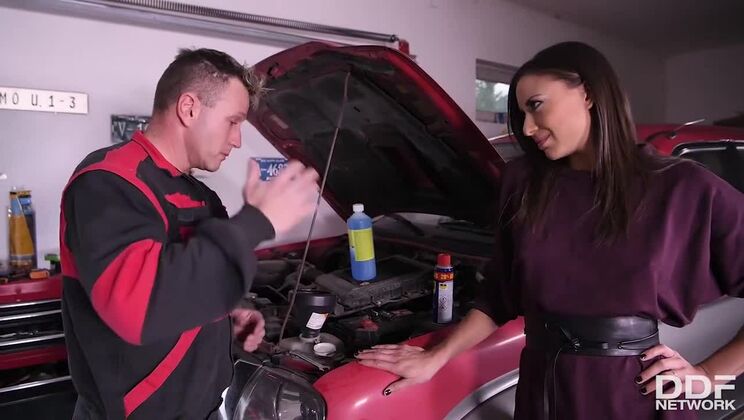 Cassie Del Isla - Brunette with Medium Tits Takes It Deep