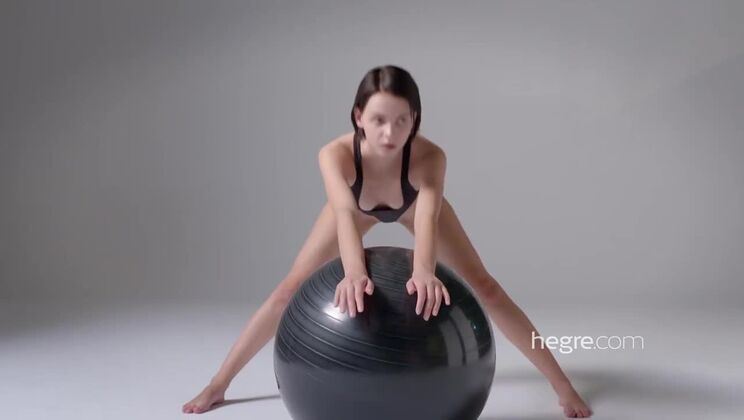 [Hegre] - Big Ass Ariel Naked Fitness Brunette