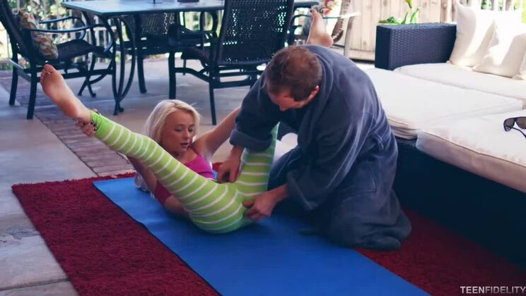 [TeenFidelity] - Handjob in the Outdoors with Maddy - Ryan Madison - Maddy Rose