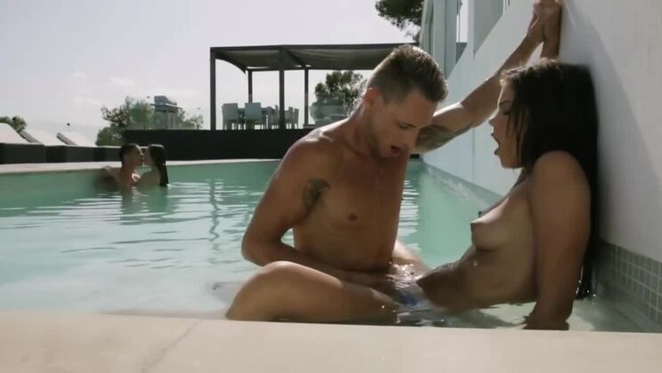 Sexy Young Carrie in a Two By Two Fuck