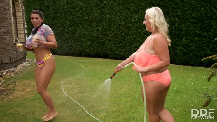 Sexy Hose Play With Chloe And Krystal