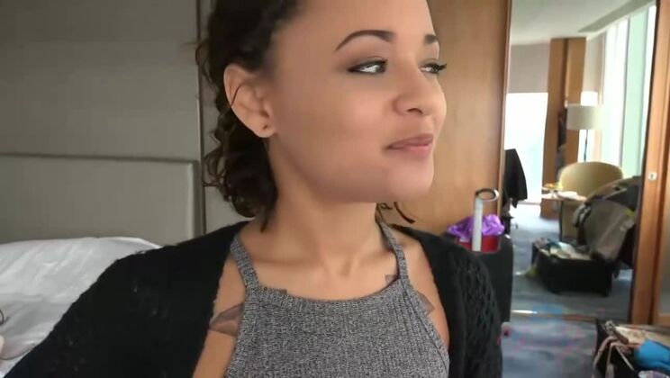 Holly Hendrix: Your Go-To Girl for Foot Fetish Fun