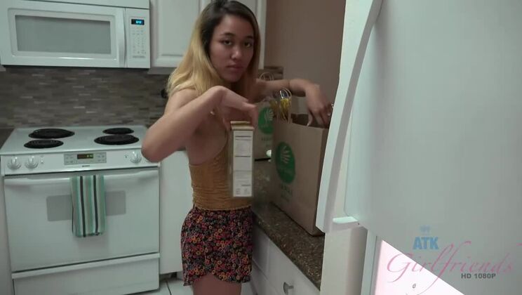 [ATKGirlfriends] - Fingering Aria Skye On The Beach - Aria Skye