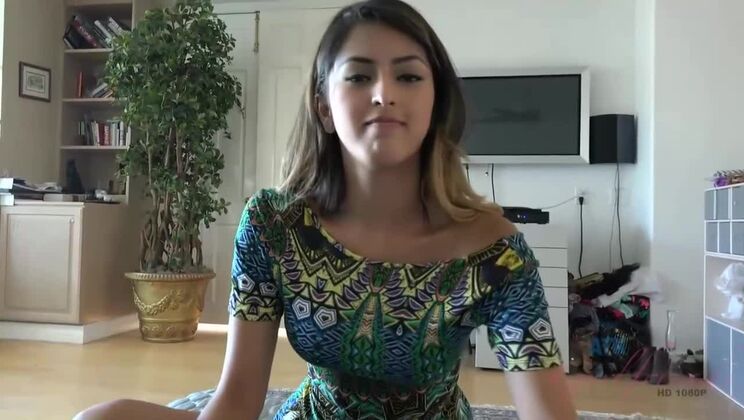 Sophia Leone: Latina Girlfriend with a Foot Fetish