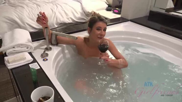 Tara Ashley's Steamy Shower Seduction in Vegas