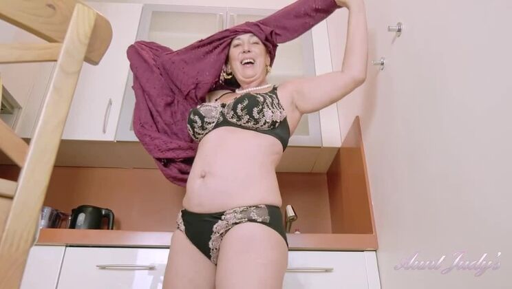 Esmerelda's Brunette Ambition in the Kitchen