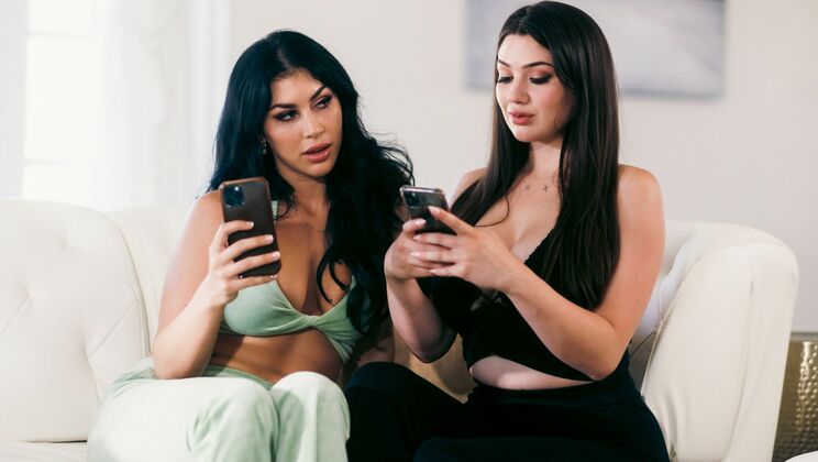 [Mommy'sGirl] - Shaved MILF Stepmom's Reconnection - Alyx Star - Queenie Sateen