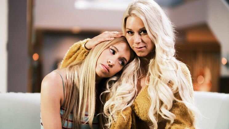 [Mommy'sGirl] - Khloe And Katie's Natural Tits Lesbian Affair - Katie Morgan - Khloe Kapri