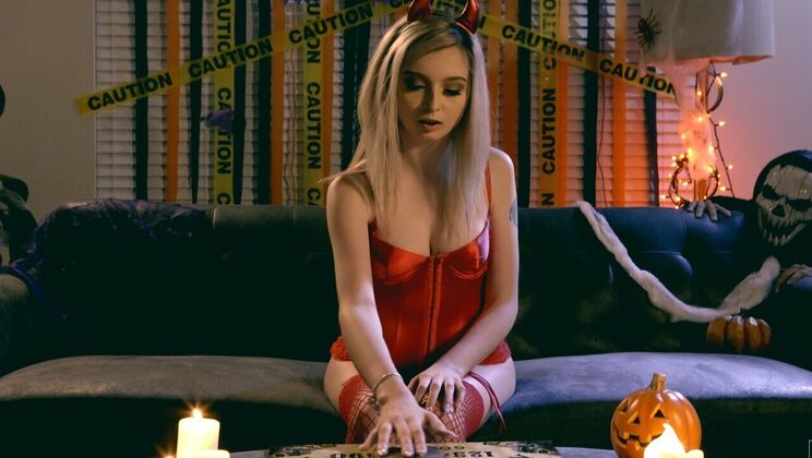 Young Sexy Devil Sucks