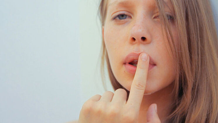 [WowGirls] - Horny Girl Gloria Plays Solo - Gloria