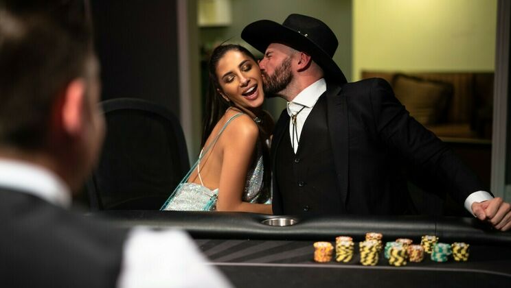 Deepthroat Blowjob In Hotel