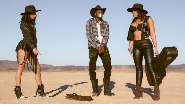 [Brazzers] - Latina and Black ThreesomeOutdoor Adventure