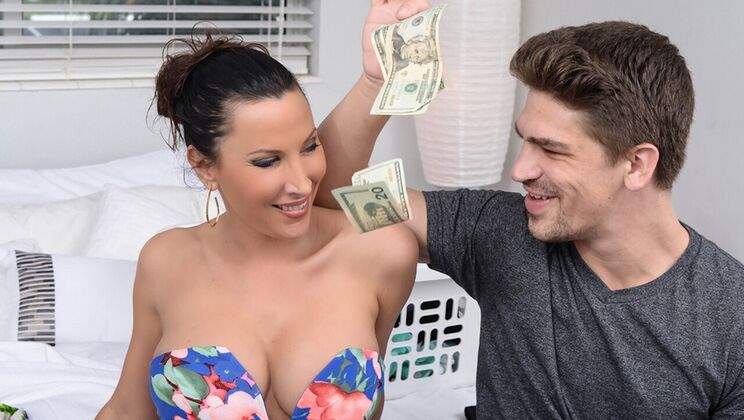 Tattooed MILF Gives Head