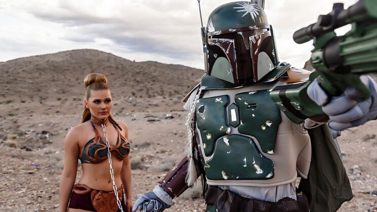 Princess Lay's Tattooed Pussy Licked