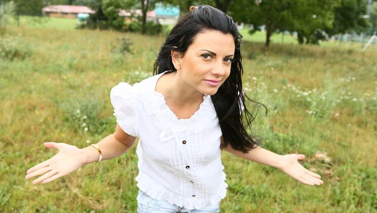 Car Fucking with Amateur Babe