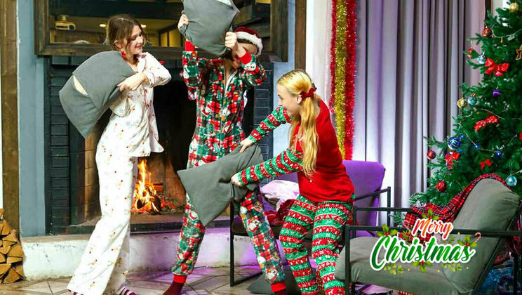 [ClubSweethearts] - Pillow Fight Pussy Licking with Lina Sun - Margo von Teese - Lina Sun - Blair Venimore