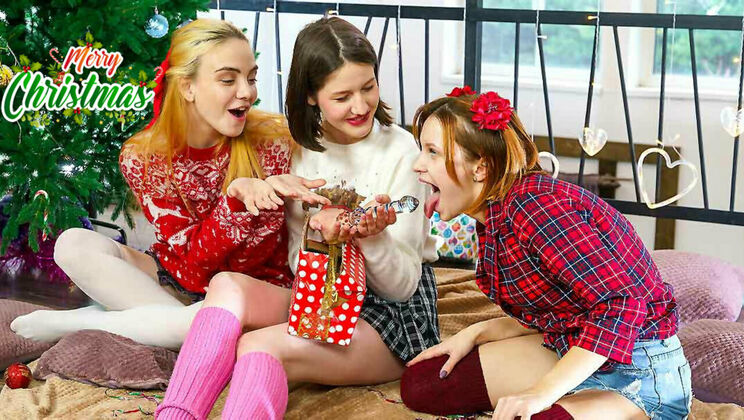 [ClubSweethearts] - Lesbians in Skirts: A Christmas Treat