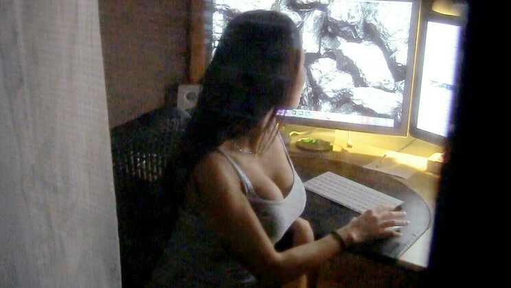 Busty Vanessa Decker Reverse Ride