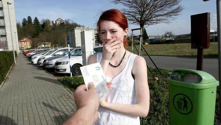 Stranger Gets Blowjob for Cash