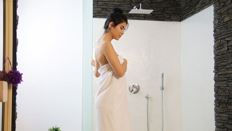 Wet and Wild Shower Fun with Kristof Cale