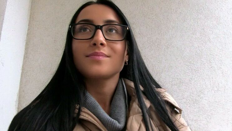 Anna Rose Encounters a Stranger