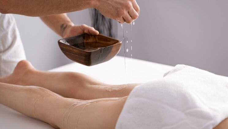 [MassageRooms] - Teen Italian Gets Oiled Massage and Fucked - Max Dior - Francesca Palma