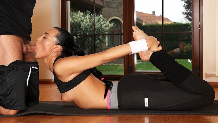 Cum on Pussy after Workout