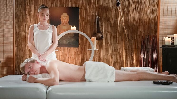 [MassageRooms] - Petite Czech Masseuse Lady Bug Gets Wet and Wild