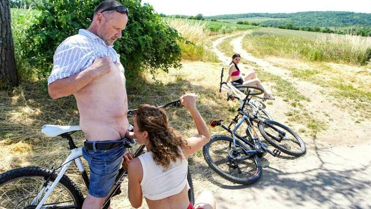 [GrandparentsX] - Old and Young Outdoor - Melany - Julia North