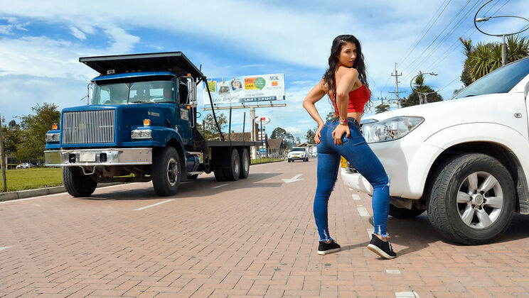 [Oyeloca] - Young and Wild in Latina Land - Mario Leon - Mariana Lopez