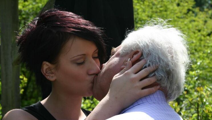 [Oldje] - Cum Swallowing outdoor Fun