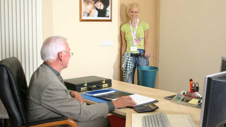 [Oldje] - Office Maid Gives Deepthroat - Barry - Anastazie