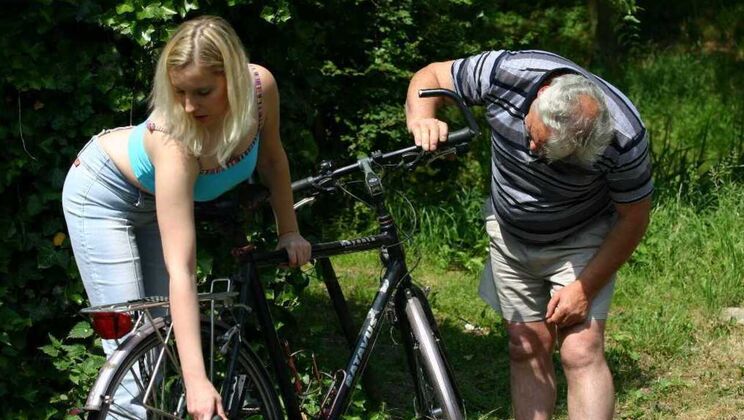 [Oldje] - Blonde Susan's Ass Licking Cycle Ride - Susan - Gustavo