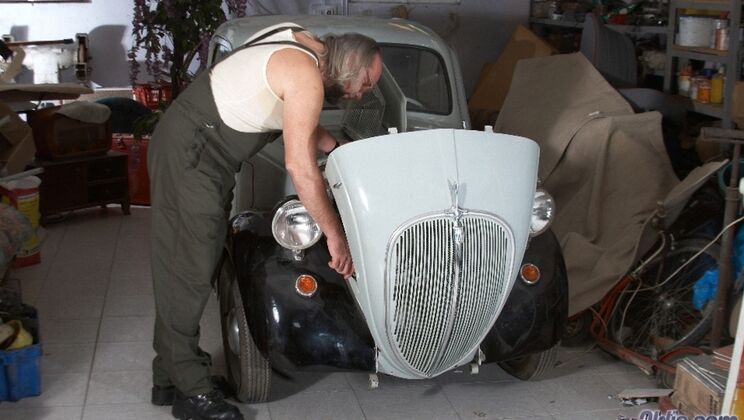 [Oldje] - Old and Young Sex in Cars - Attilah - Madison Parker