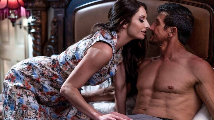 Big Tits Silvia Saige Gets Fucked By Tommy Gunn