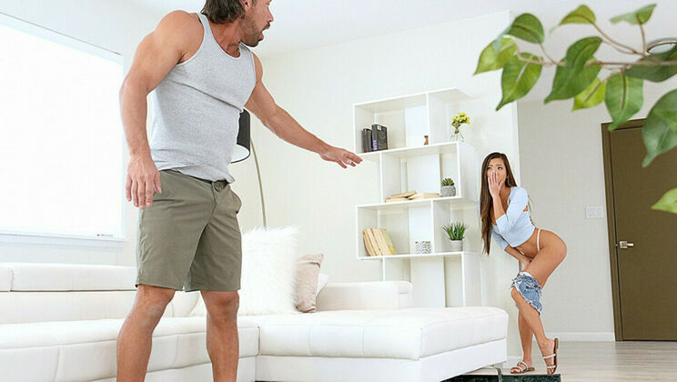 [SpyFam] - Vina Sky's Stepbody To Stepbody Touch