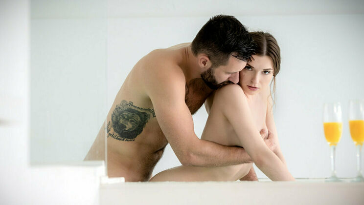 [SexArt] - Hairy Brunette Julietta Gets Wet and Wild - Julietta - Lando Ryder