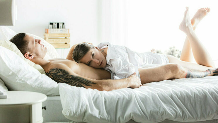 Brunette Babe's Fingering Serenade