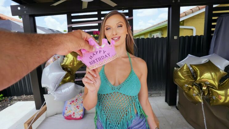 [IKnowThatGirl] - Layna's Wild Party Night - jmac - Layna Landry