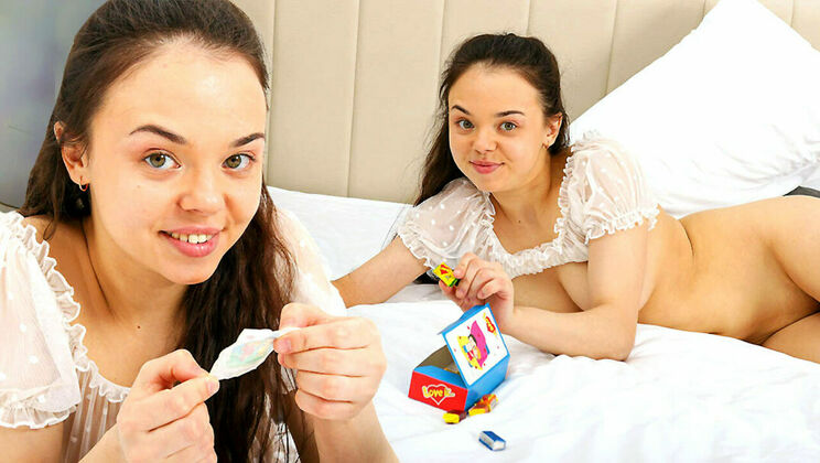 Natural Tits Mia Grandy in Solo Action