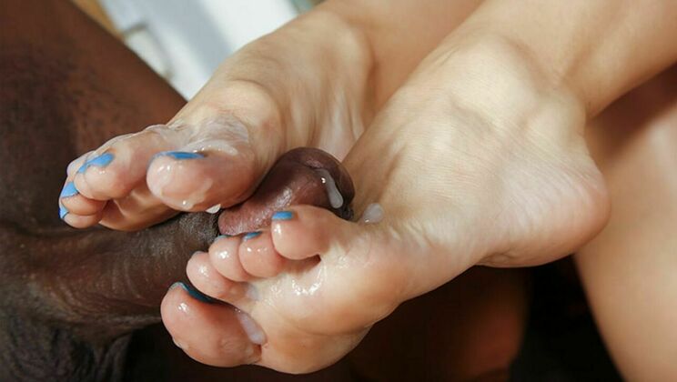 [BlackMeatWhiteFeet] - Rico Strong's Foot Fetish Adventure with Cassidy Klein